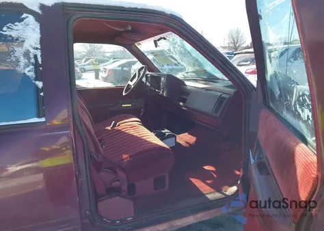 1992 Chevrolet Suburban C1500 из США, поврежденный, VIN 1GNEC16KXNJ313626